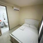 2 Double Beds 2001