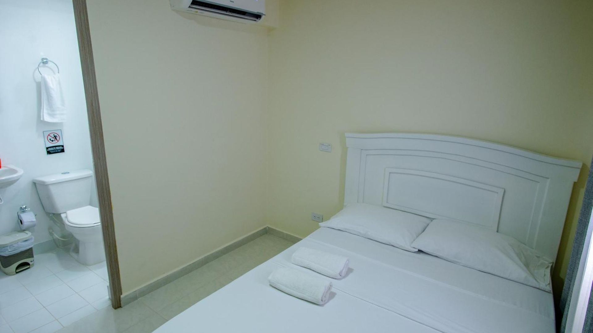 2 Double Beds 2001 * Cartagena