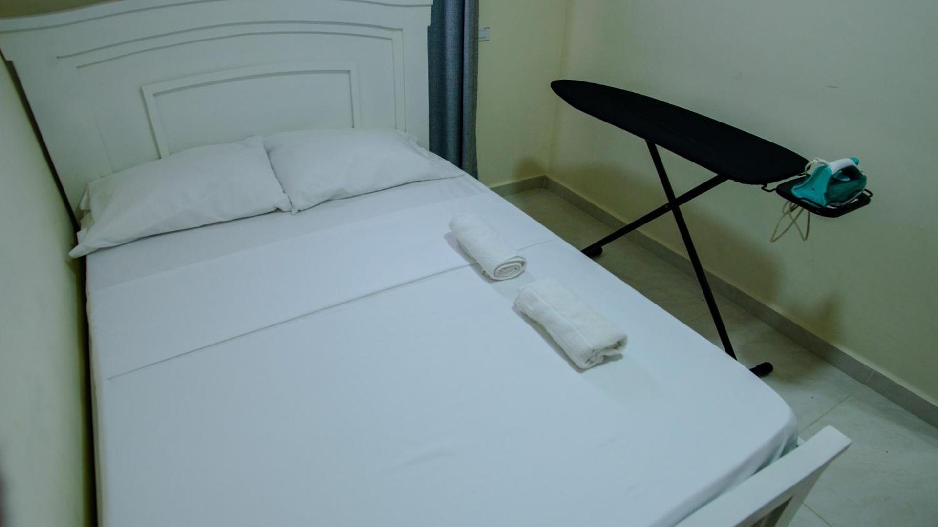 2 Double Beds 2001 * Cartagena
