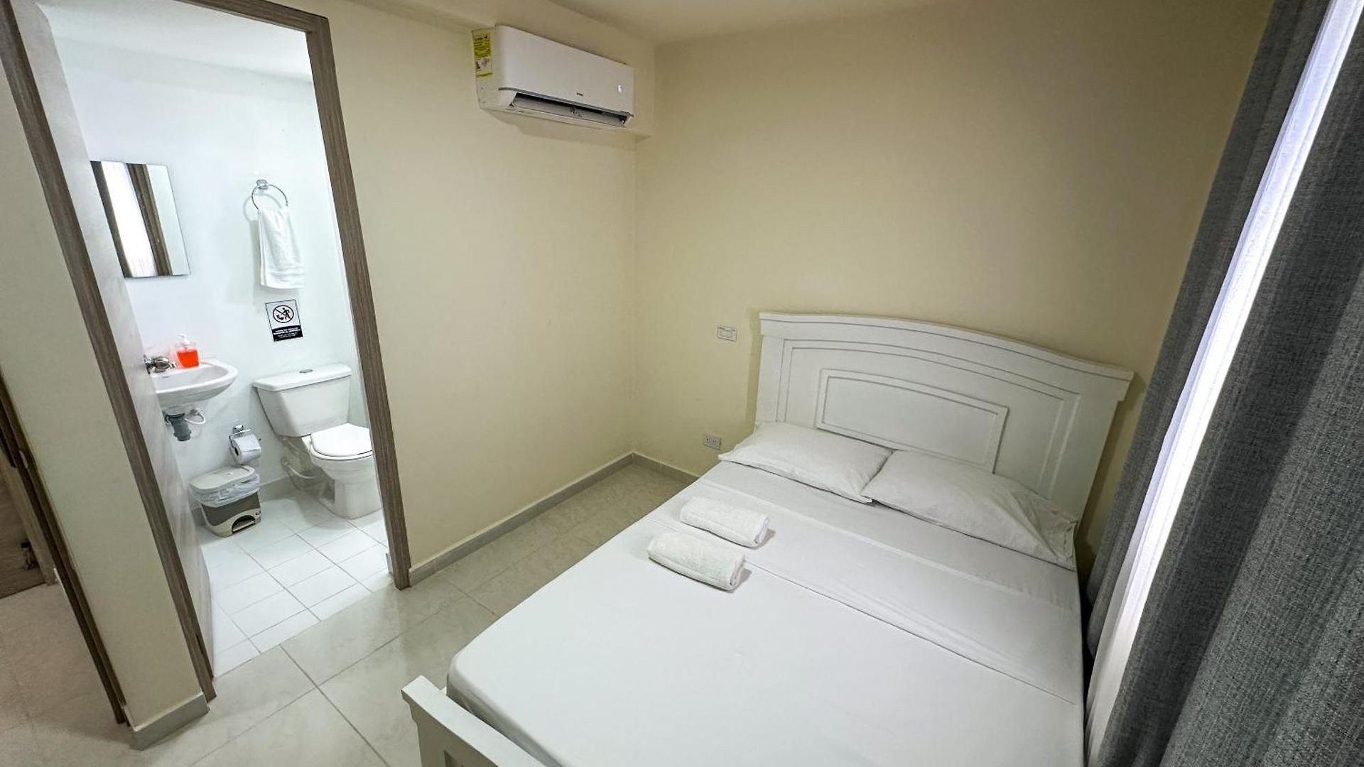 2 Double Beds 2001