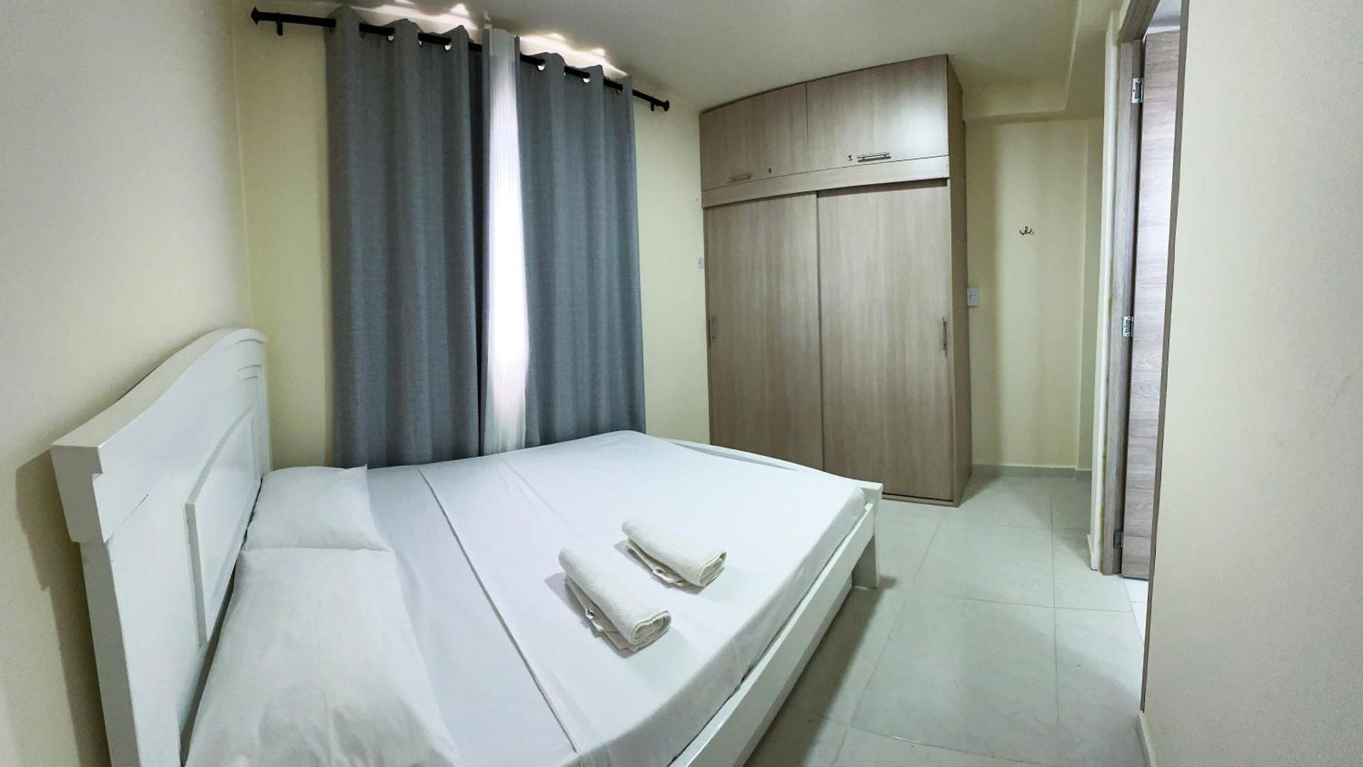 2 Double Beds 2001 *