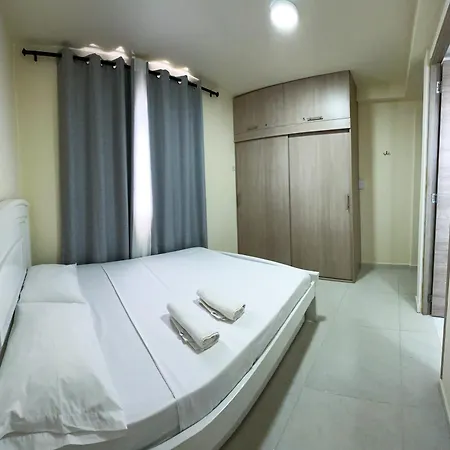 2 Double Beds 2001 *