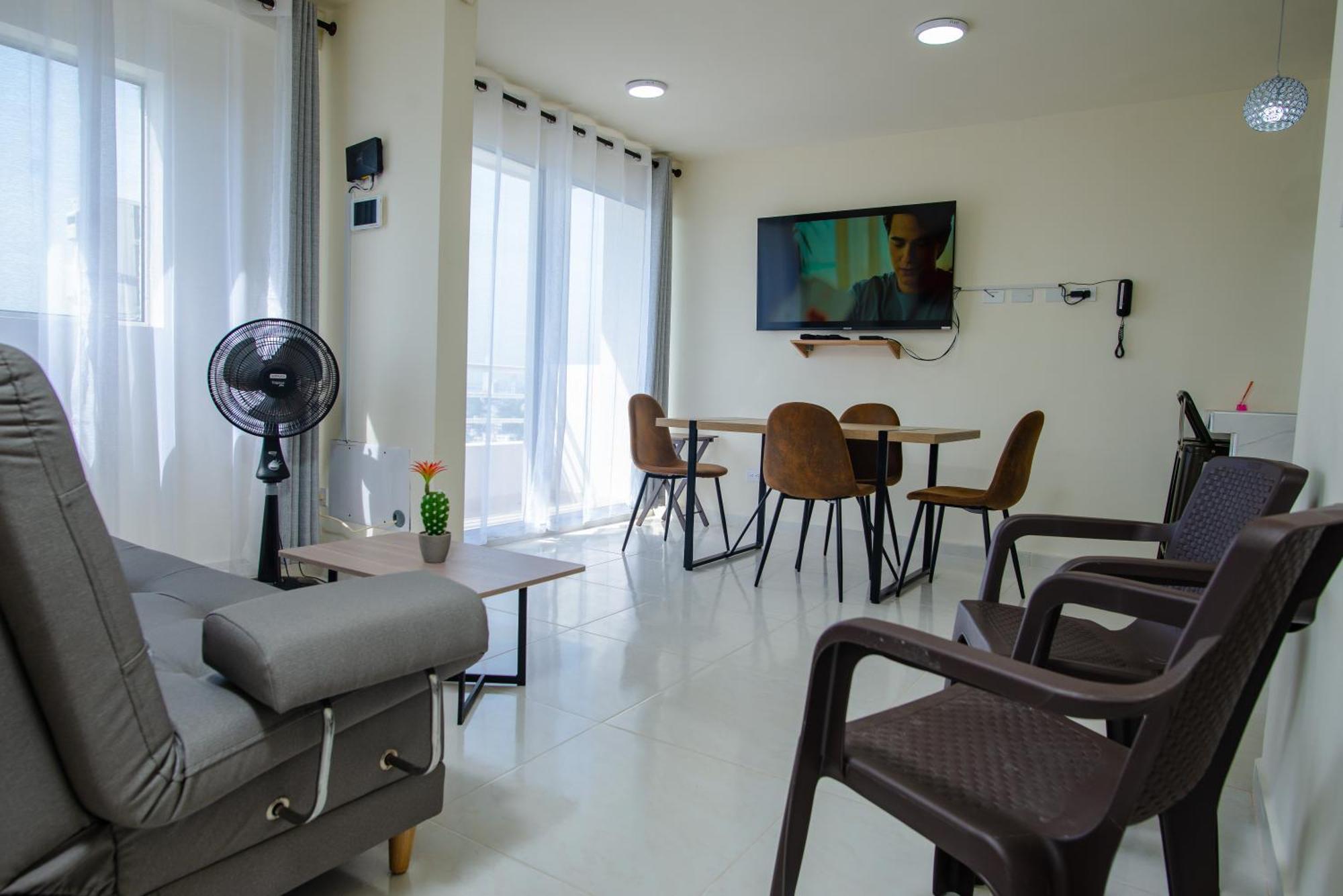 2 Double Beds 2001 Apartment *