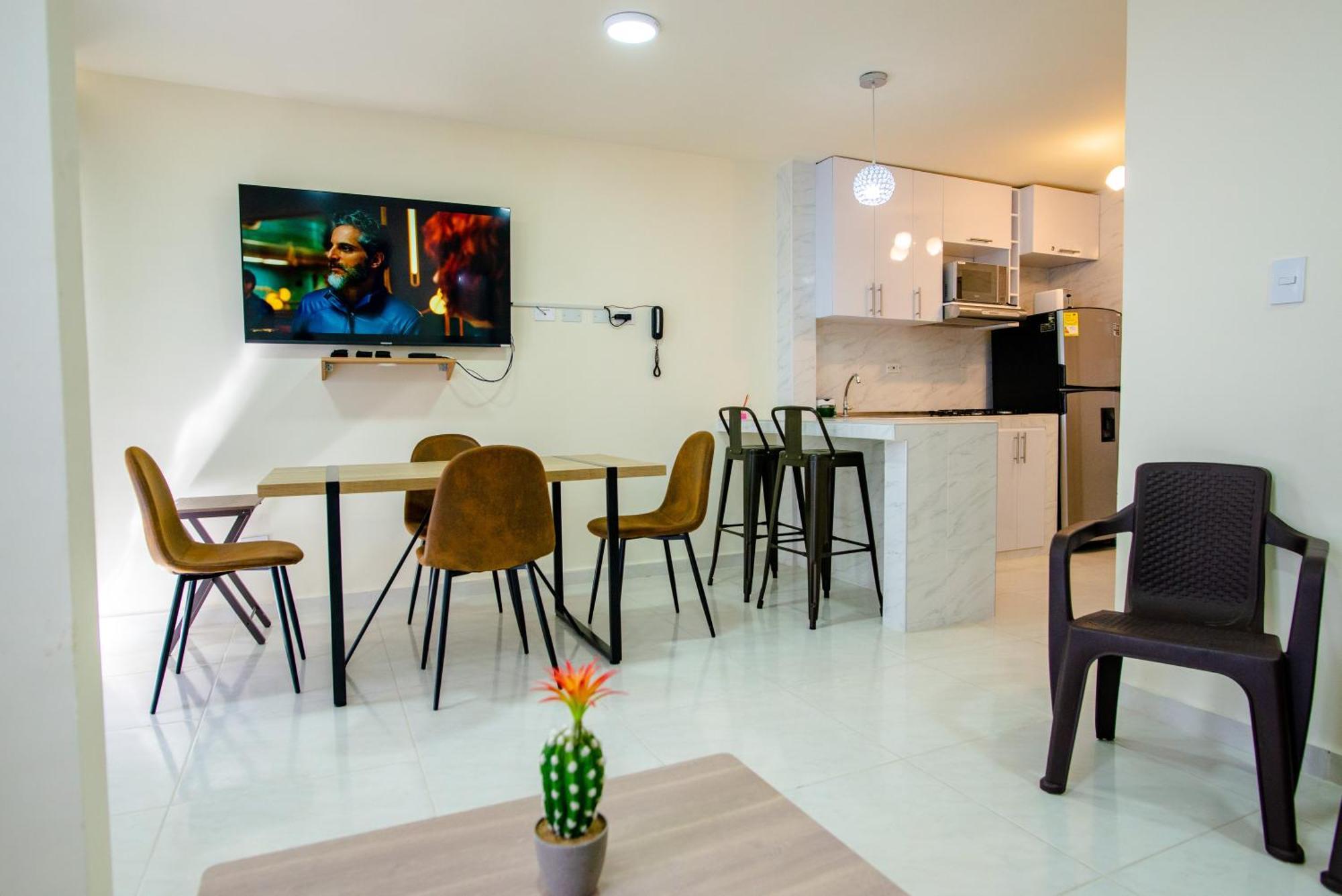 2 Double Beds 2001 Apartment *