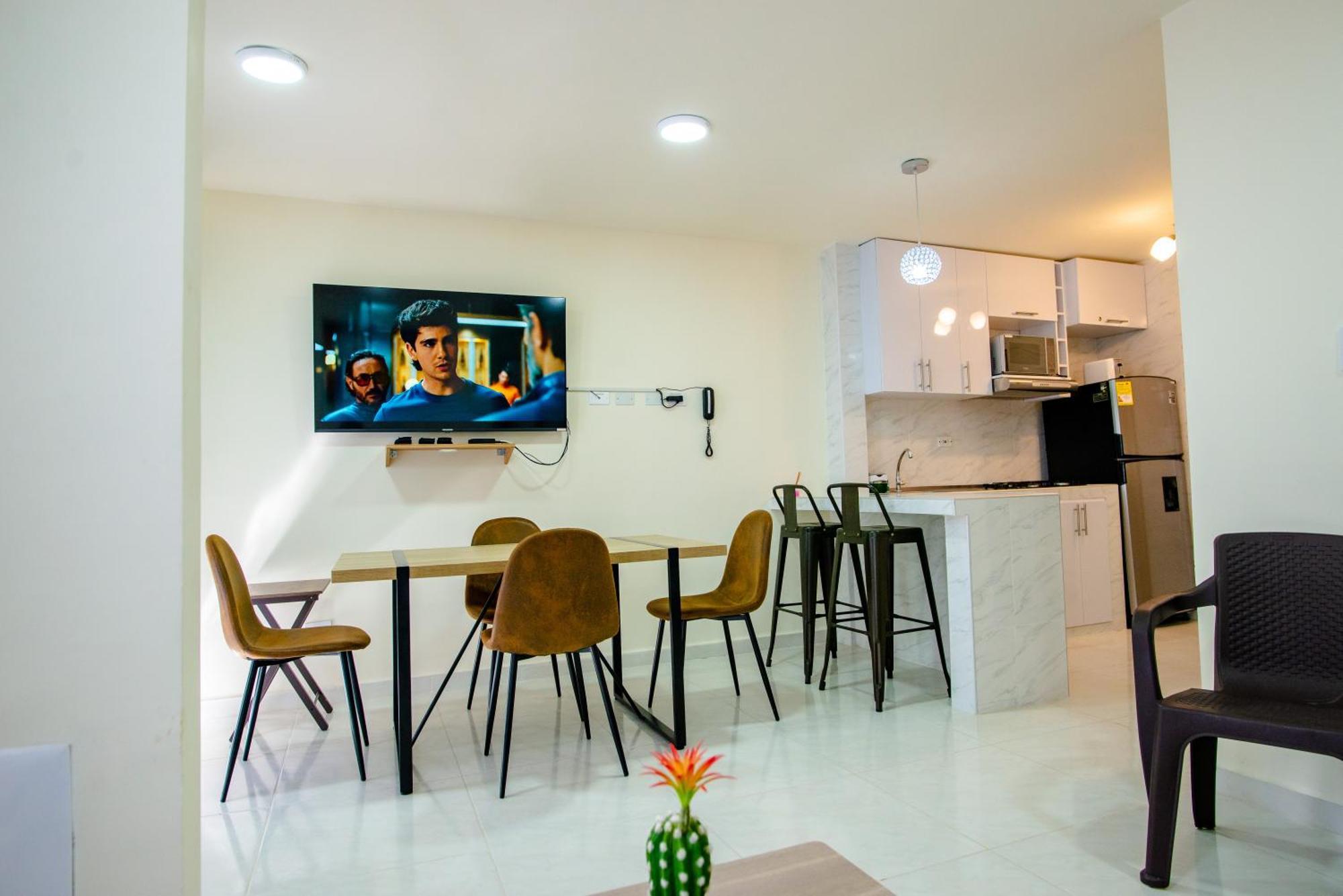 2 Double Beds 2001 Apartment *