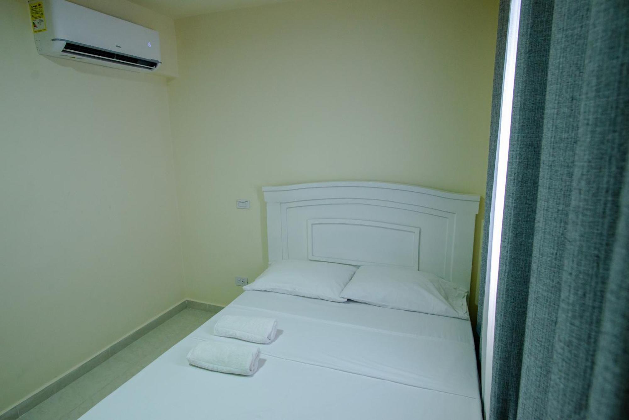 2 Double Beds 2001 Apartment